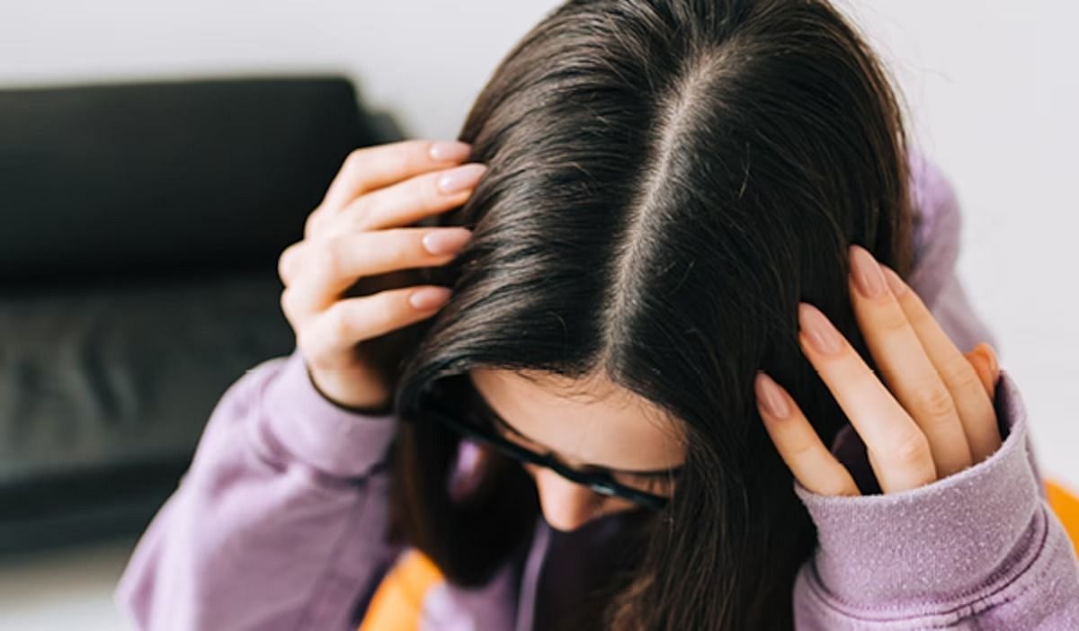 Reduces scalp irritation (Image via Getty Images)